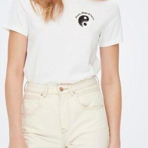 ONLY ONLKITA REG S/S YIN YANG TOP BOX JRS BLUZKA